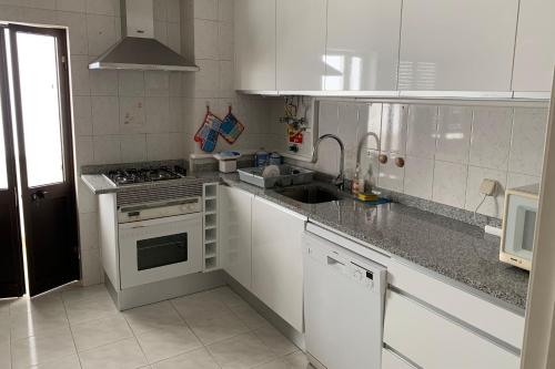 2BR Flat w/ AC in Portimão by LovelyStay