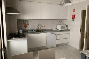 2BR Flat w/ AC in Portimão by LovelyStay