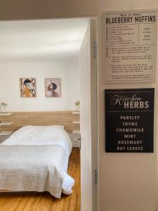 2nd floor Cozy Central Flat with free parking