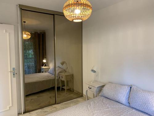 2P derrière Martinez 250 m plage, chambre calme