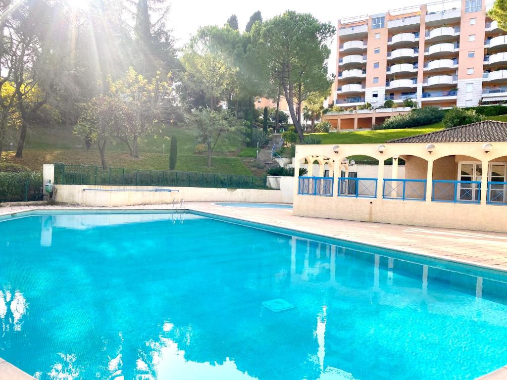 Appartement 2P GARAGE PISCINE TENNIS 124 Avenue Maurice Chevalier 06150 Cannes