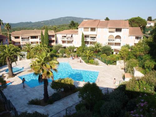 2P Terrasse vue piscine et jardin tropical La Croix Valmer