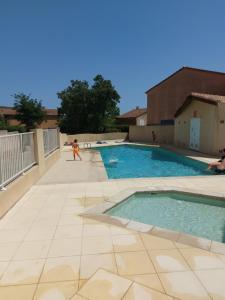 2pieces 1 chambre piscine