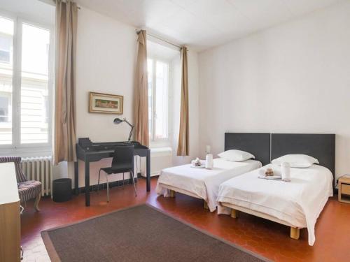 3 BDRM flat overlooking Palais des Festivals and Old Port