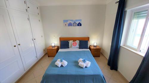 3 bedroom apartment in Oura Albufeira with amazing pool at walking distance to beach, strip and old town, WIFI and AC, private condo