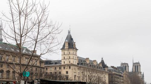 3-bedroom apartment Quai des Grands Augustins