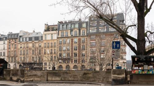 3-bedroom apartment Quai des Grands Augustins