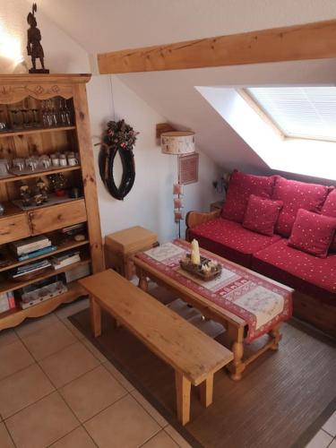 3 bedroom apartment w/ log burner & mountain views