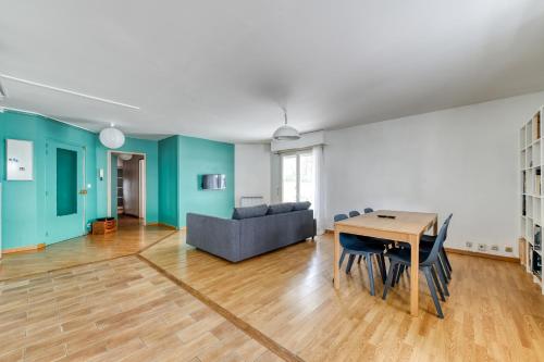 3 bedroom apartment with balconies