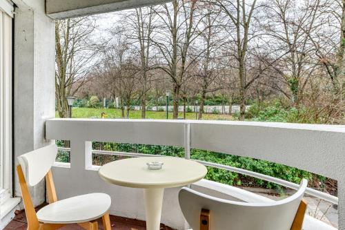 3 bedroom apartment with balconies