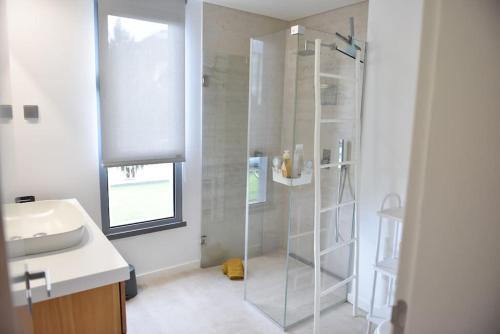 3-bedroom apartment with ocean view and parking
