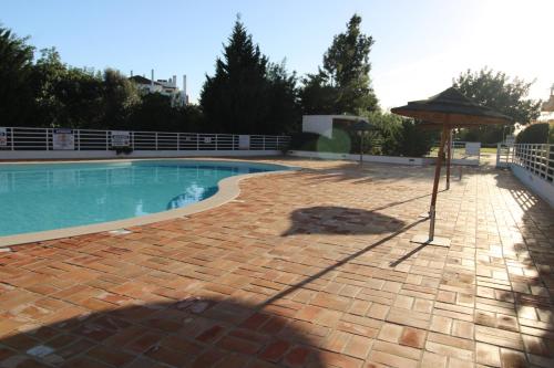 3 Bedroom Penthouse Apartment with Roof Solarium Communal Pool and Gardens