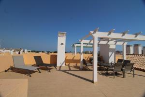 3 Bedroom Penthouse Apartment with Roof Solarium Communal Pool and Gardens