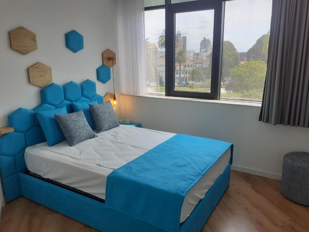 3 Bedrooms Central Apartment with garage by Great&Cosy 93 Praça da República, 4050-497 Porto