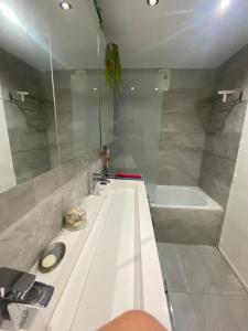 3 bedrooms in heart of paris with a unique view of all paris Free wifi