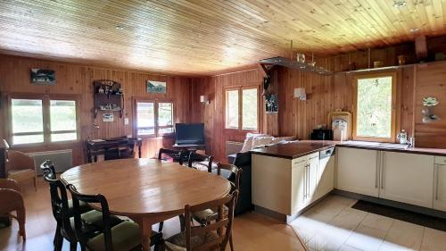 Chalet APPARTEMENT-3-CHAMBRES-8-COUCHAGES-WIFI-MONTRIOND-CHEBOURINS du Lavanchy 107 Montriond