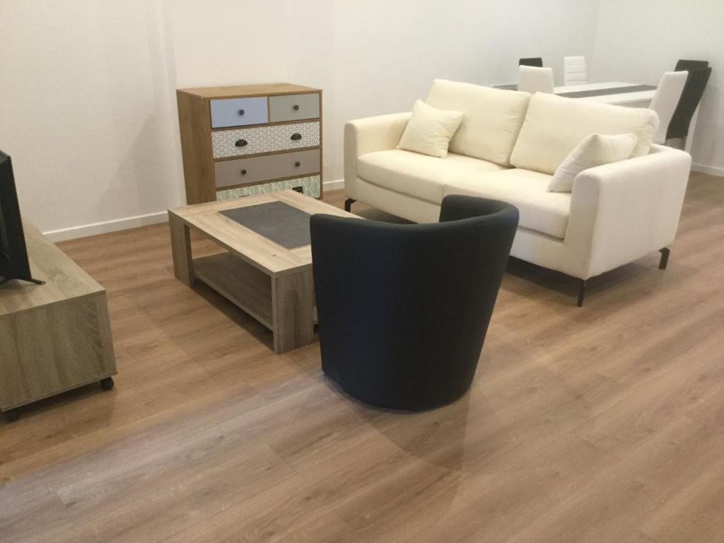 3 chambres en lit double, 6 personnes, dans appartement entièrement rénové, 70 m2 , WIFI,Climatisation, très calme , tout équipé,lit bébé 22 Rue Jules Guesde, 63100 Clermont-Ferrand