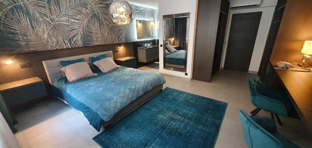 3 pieces 105m2 Cannes Centre a 100m du vieux port! 14 Rue Louis Blanc, 06400 Cannes