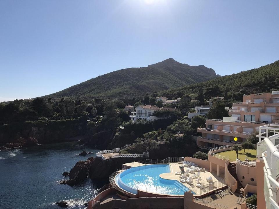Appartement Appartement 3 pièces pieds dans l 'eau front de mer sur la côte d'Azur 274 Route des Escalles, 83700 Le Trayas