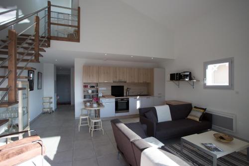 3 RESIDENCE AMAYA