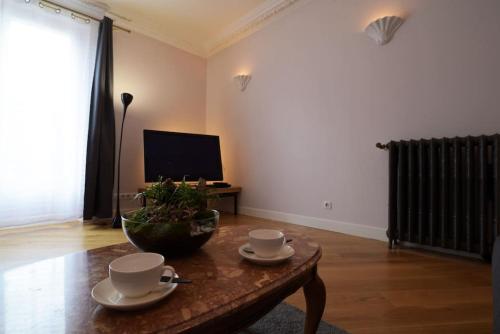 3-room separate unit in Sceaux (80 sq.m/860 sq.ft)