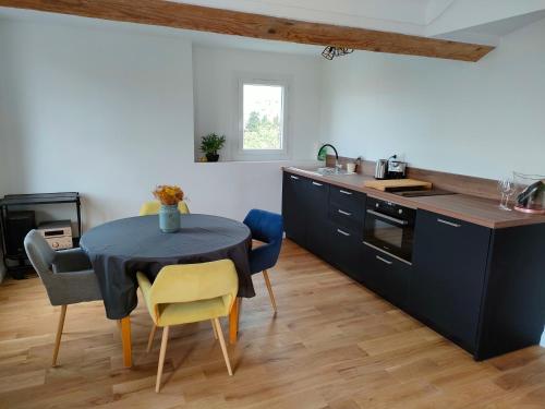 3 rooms, 2 bathrooms, in a villa. Lightfull, quiet and charm