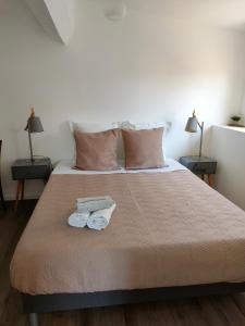 3 rooms, 2 bathrooms, in a villa. Lightfull, quiet and charm