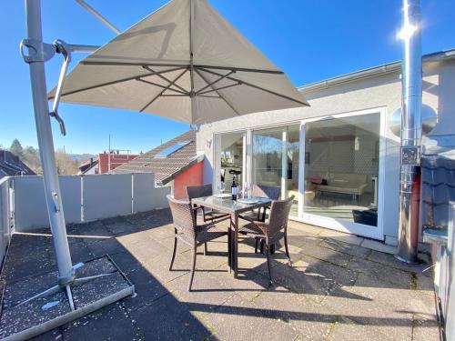 3 Schlafzimmer Appartement, 125 qm, ruhig und zentrumsnah, max 5 Pers, Dachterasse, Garage, 100 MBit