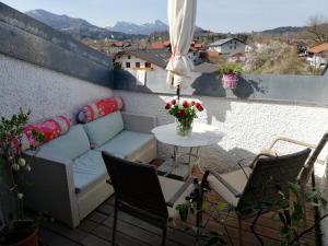 3-Zi Atelierdachwohnung mit Bergblick Seenähe und 2 Loggia