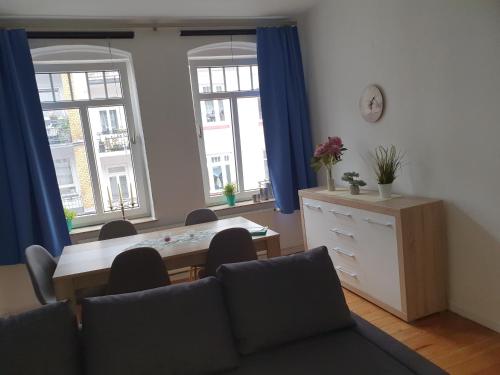 3-Zimmer Altbau mit Balkon OG3 links
