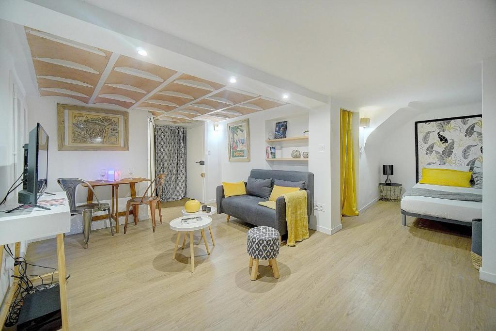 #31 Comfy place in the Old Town Balcony & AC 2Min to Beach 1 Place du Jesus, 06300 Nice