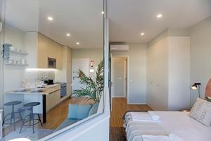 31 Janeiro 157 - Charming 1BR Flat w/ AC & Balcony by LovelyStay