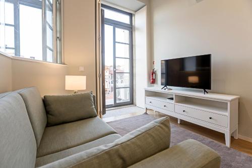 31 Janeiro 157 - Delightful 1BR Flat w/ AC & Balcony by LovelyStay