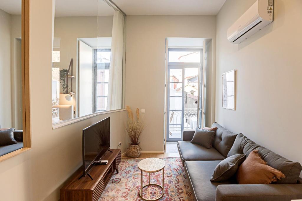 Appartement 31 Janeiro 157 - Stylish 1BR w/ AC & Balcony by LovelyStay 157 Rua de 31 de Janeiro -2 4000-427 Porto