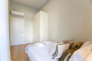 31 Janeiro 157 - Stylish 1BR w/ AC & Balcony by LovelyStay