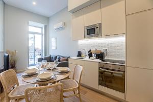 31 Janeiro 157 - Stylish 1BR w/ AC & Balcony by LovelyStay