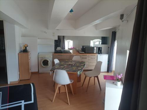 33 m2 face au port de Sète, Centre ville