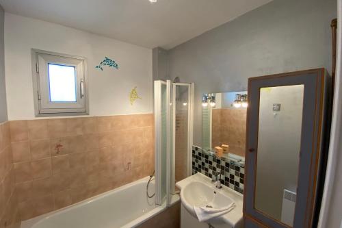 33m With Garden Center Near The Beach