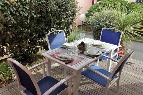 36 m with terrace and pool near beach