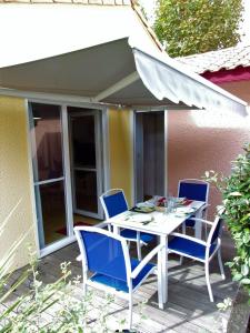 36 m with terrace and pool near beach