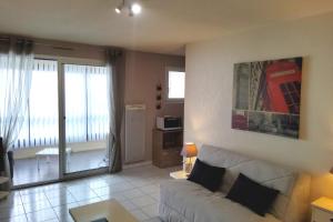 38m with loggia close to the beach