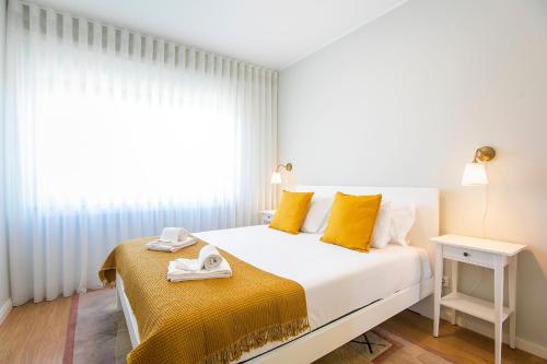 3BR Apartment with Balcony and Free Parking by LovelyStay