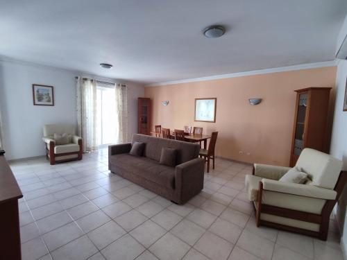 3E Atlantico com Garagem e AC - Casas & Papéis