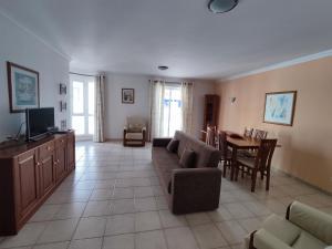 3E Atlantico com Garagem e AC - Casas & Papéis