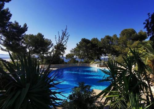 3P avec piscine, tennis et vue mer dans une résidence de grand standing