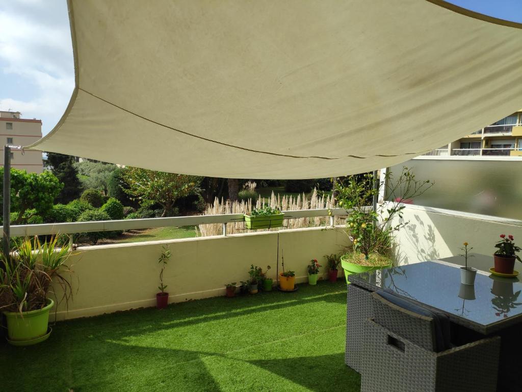 3P meublé ~80m2 avec box fermé et terrasse sud, aperçu mer 736 Chemin des Âmes du Purgatoire, 06600 Antibes