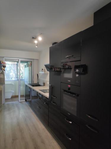 3P meublé ~80m2 avec box fermé et terrasse sud, aperçu mer