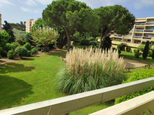 3P meublé ~80m2 avec box fermé et terrasse sud, aperçu mer
