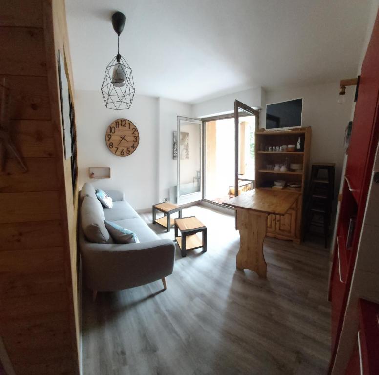 Appartement Appartement 4 personnes Serre Chevalier Montagne/Contemporain Refait à neuf bâtiment anémone Allée des Peupliers, 05240 La Salle-Les-Alpes