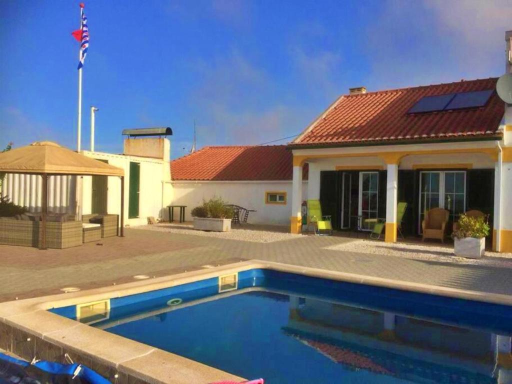 Appartement 4 Persoons Woning met Zwembad. Rustig gelegen. 20 Rua Almirante Cândido dos Reis 7480-351 Figueira e Barros
